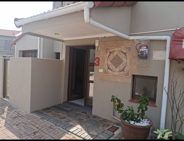3 BEDROOM DUPLEX FOR SALE IN UVONGO BEACH